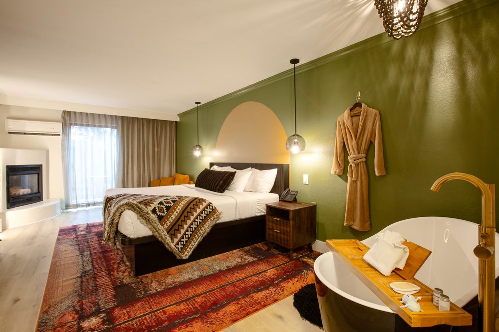 King Suite with Soaking Tub, Fireplace and Patio at Arroyo Pinion